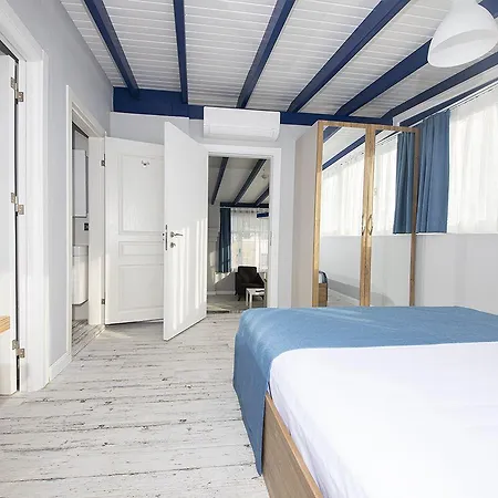 Marina Hotel